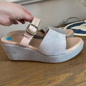 Sophia Milano size 7.5 light grey suede sandal